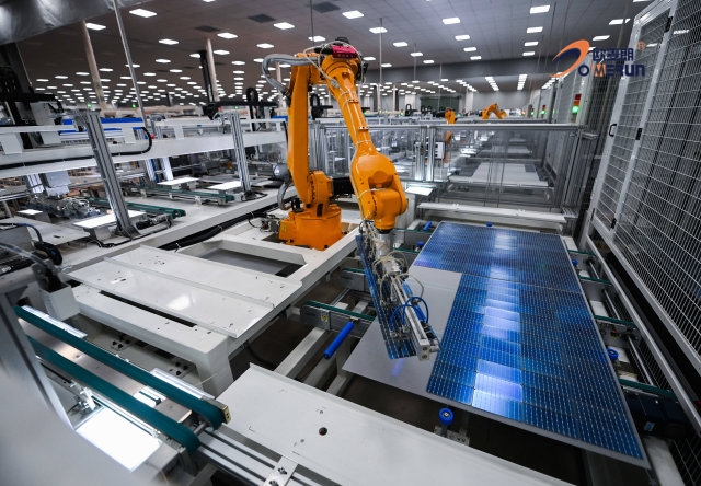 光伏纯水加热新思路:水源热泵 “吃废热”,85℃新水省电费