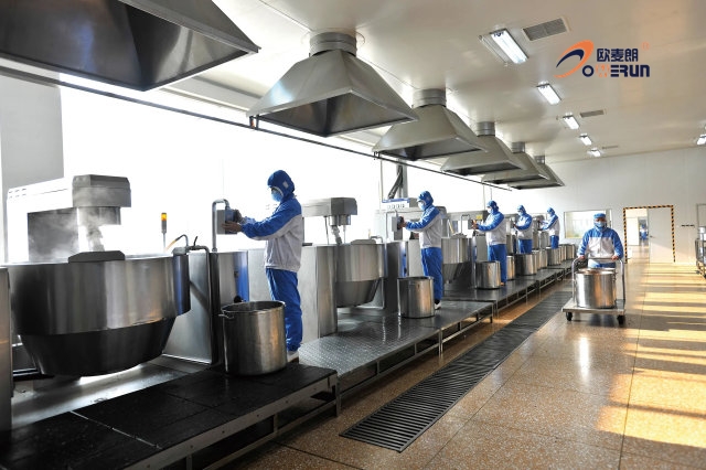 水源热泵赋能食品添加剂厂:冷却塔余热变“暖源”,生活热水省成本