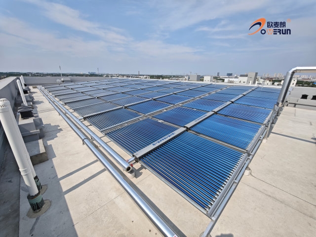 工业节能新选择:太阳能集热器如何为热水系统预加热,显著降低能耗成本